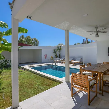 Traditional Seaside Stone With Private Pool *