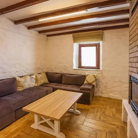 Traditional Seaside Stone With Private Pool 빌라 *