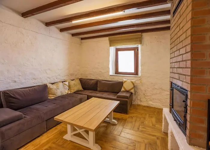 Traditional Seaside Stone With Private Pool 빌라 *