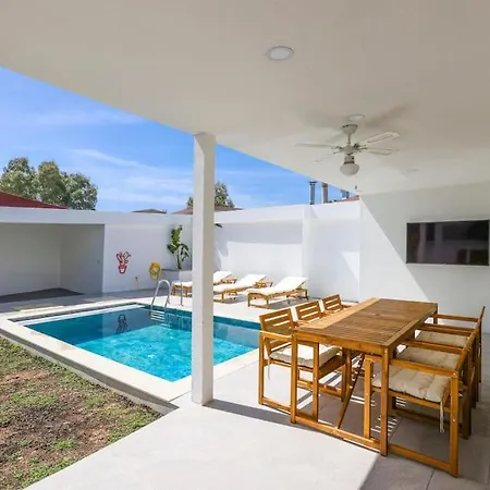 Traditional Seaside Stone With Private Pool فيلة *