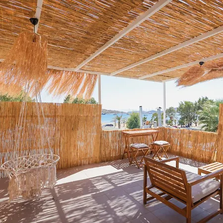 Traditional Seaside Stone With Private Pool Vilă
