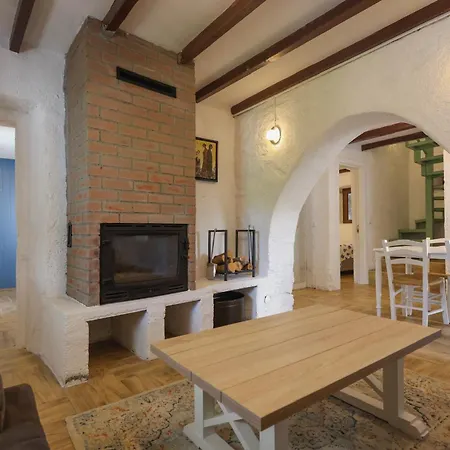 Villa Traditional Seaside Stone With Private Pool